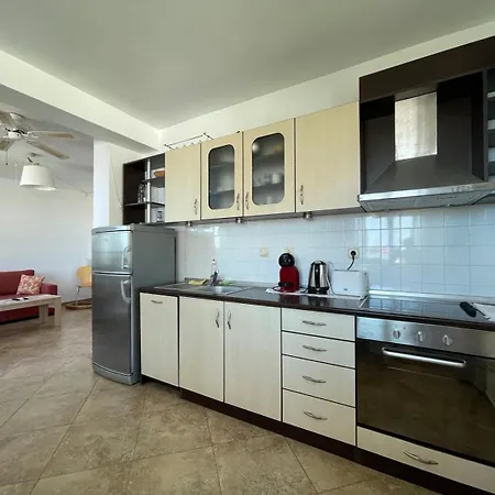 Апартаменты Caprice In Lozenec Китен