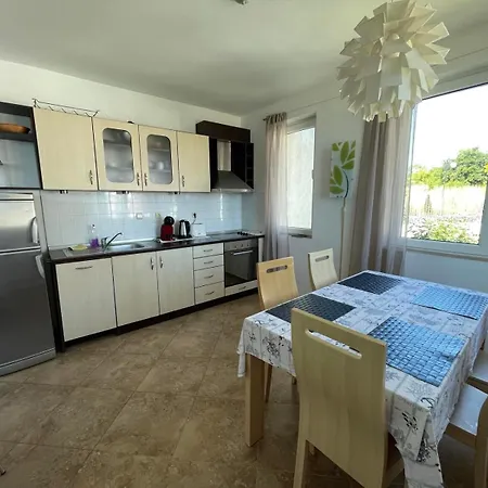 Апартаменты Caprice In Lozenec Китен