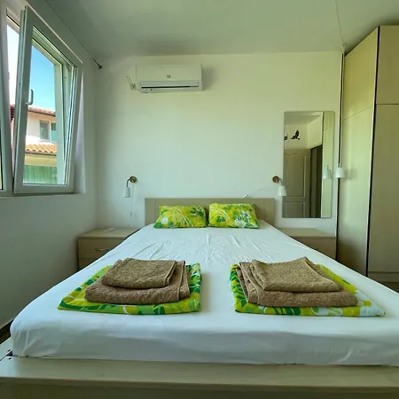 Апартамент Caprice In Lozenec Китен