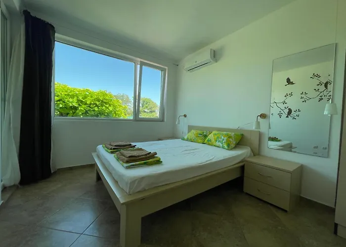 Caprice In Lozenec Китен